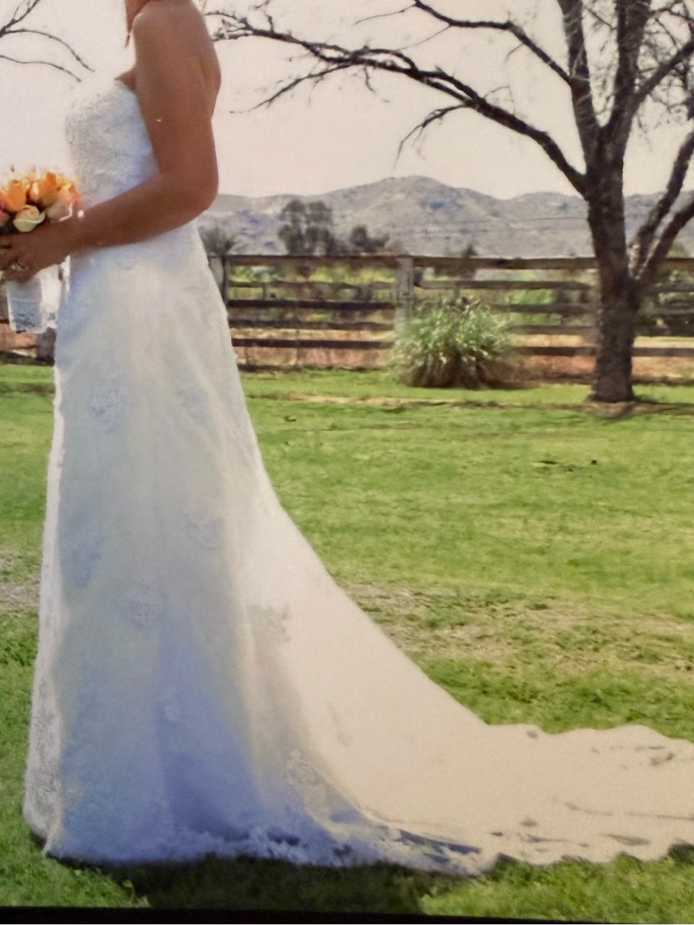 David's Bridal White Wedding Dress Label Detail - Picture 6 of 8
